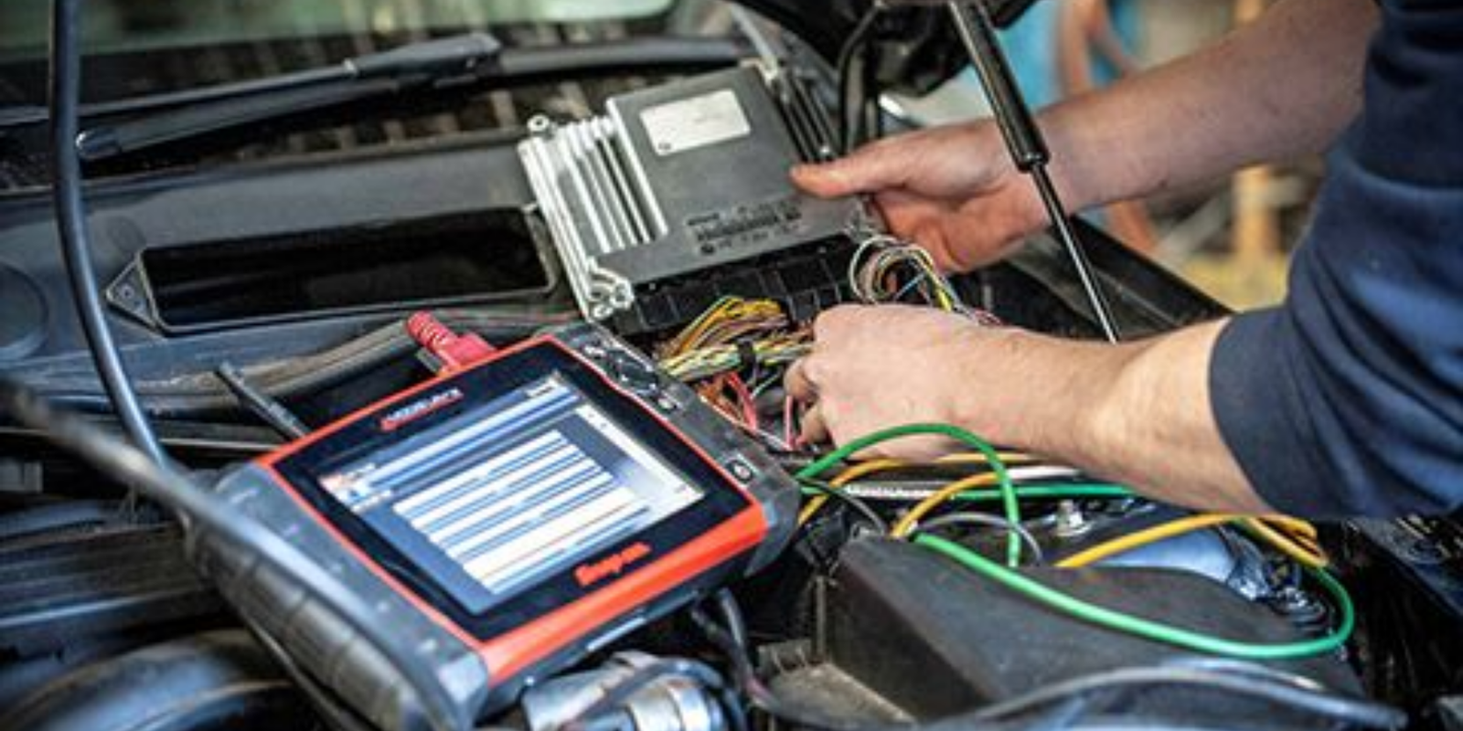 Automotive diagnostic equipment and vehicle service technology
