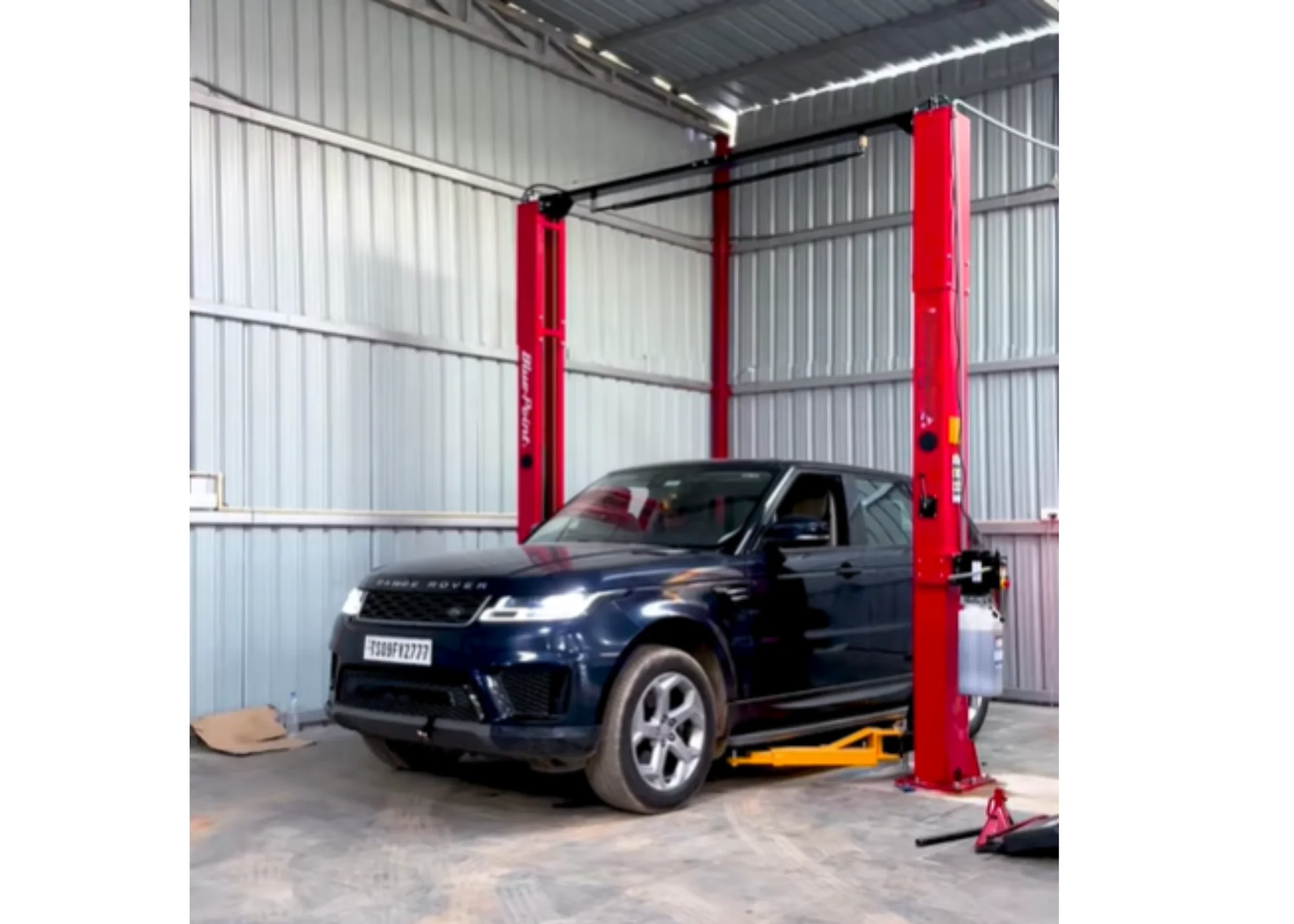 Automotive workshop equipment and vehicle service area